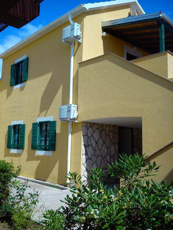 Milutinov Dvor Apartments Vrsi Exterior foto