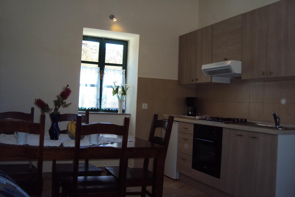 Milutinov Dvor Apartments Vrsi Exterior foto